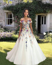 Load image into Gallery viewer, Ball Gown Appliques Wedding Dress
