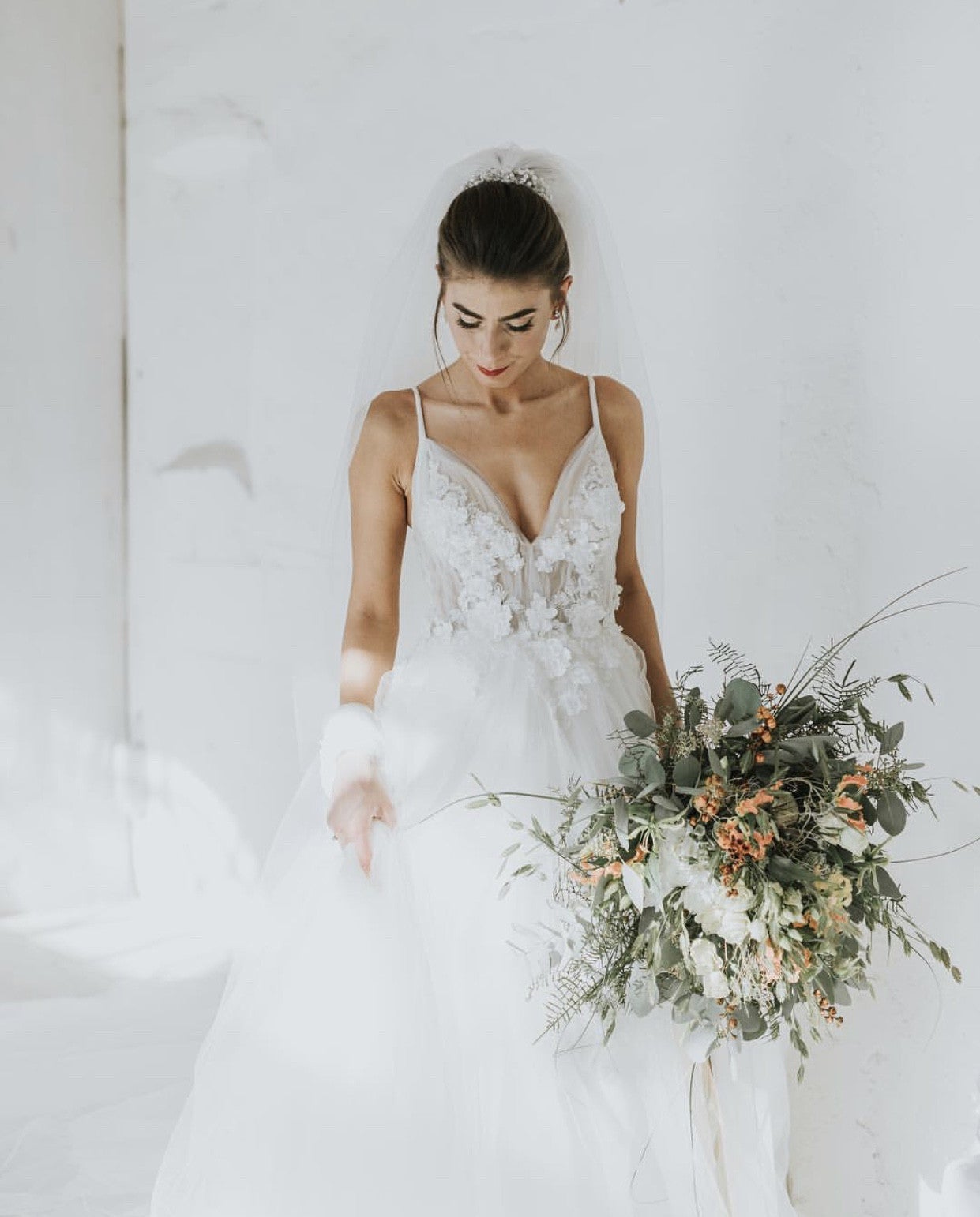 Open Back Wedding Dress Tulle V-neck Bridal Gowns With Handmade Flower ...